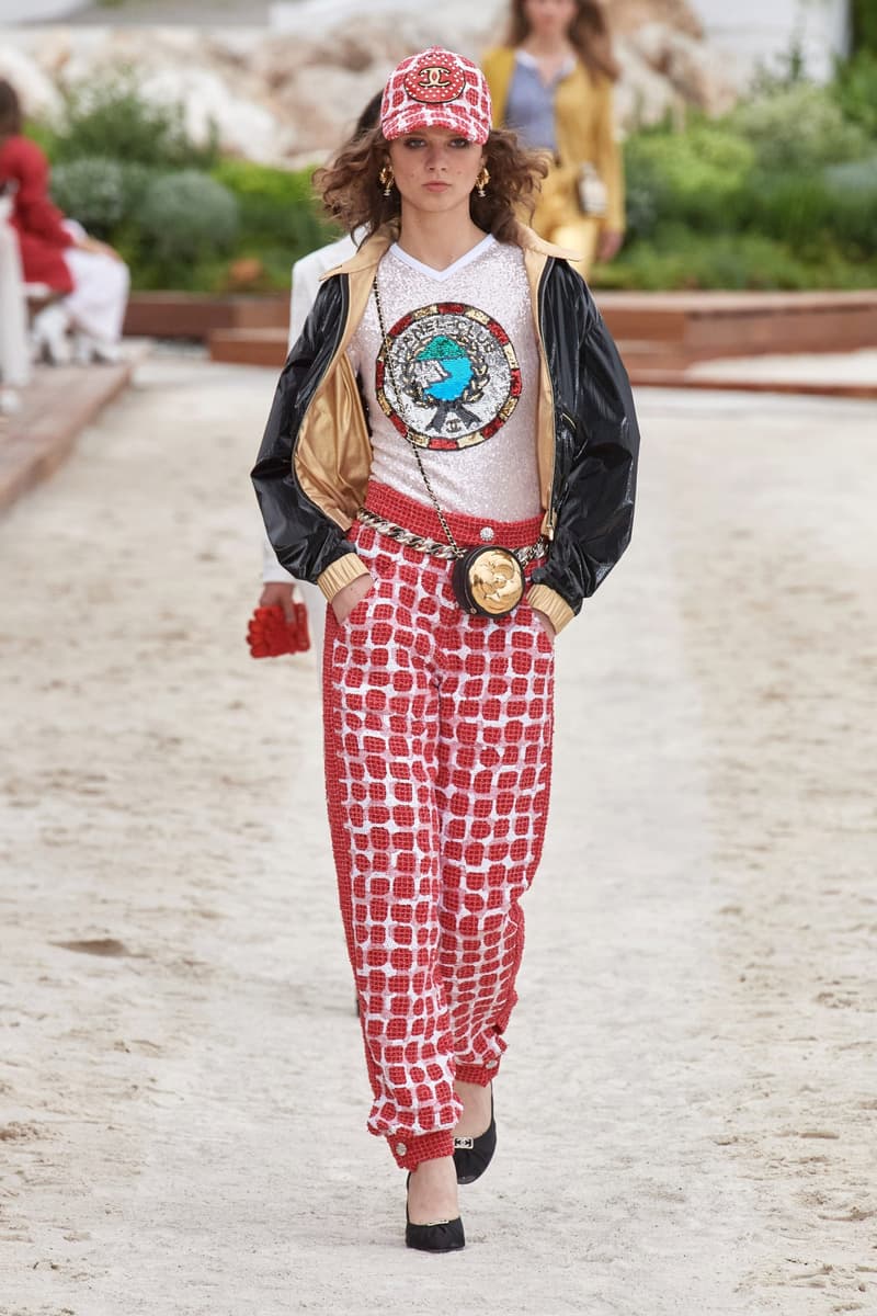 CHANEL 2023 Cruise Runway Fashion Show