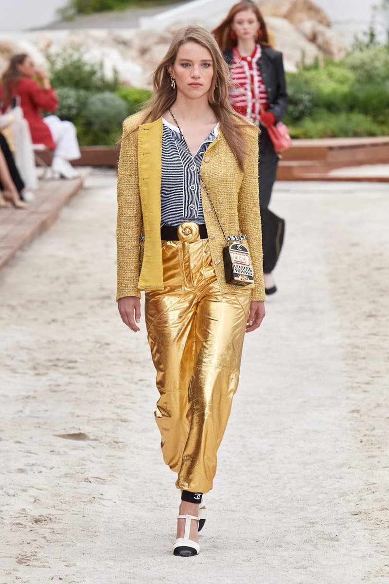 CHANEL 2023 Cruise Runway Fashion Show