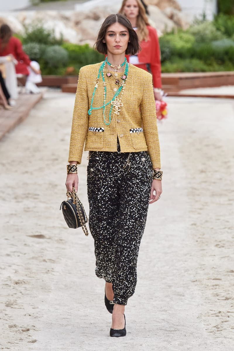 CHANEL 2023 Cruise Runway Fashion Show