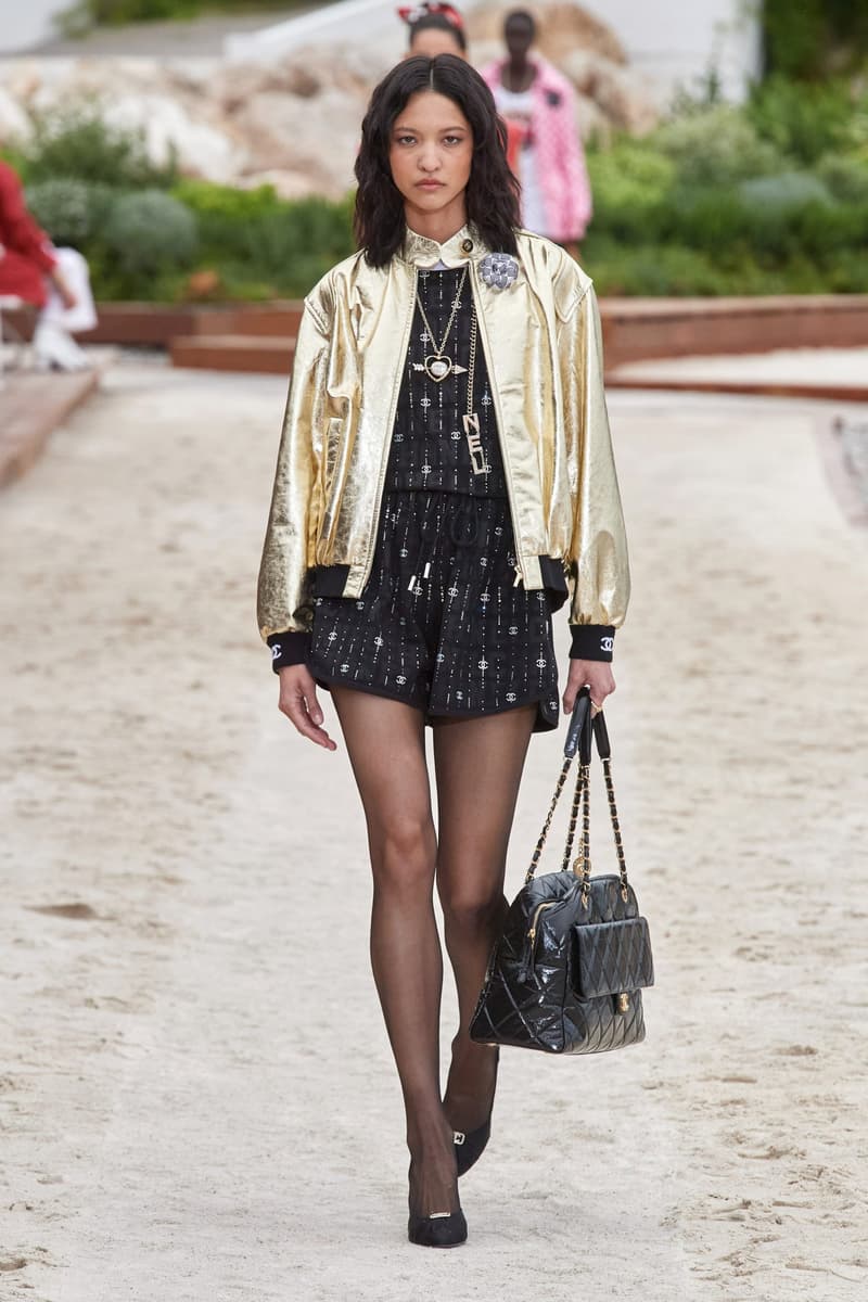 CHANEL 2023 Cruise Runway Fashion Show