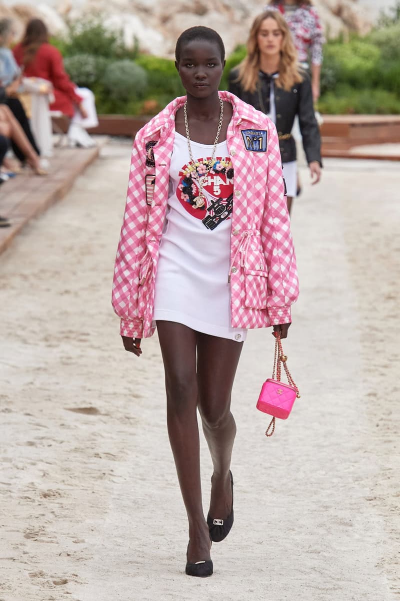 CHANEL 2023 Cruise Runway Fashion Show