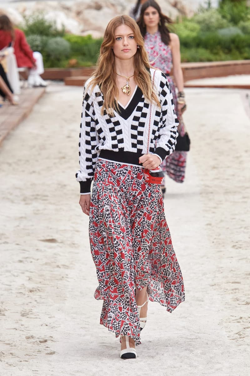 CHANEL 2023 Cruise Runway Fashion Show