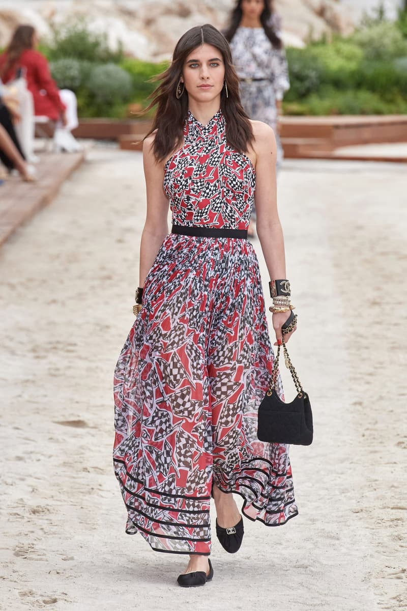 CHANEL 2023 Cruise Runway Fashion Show