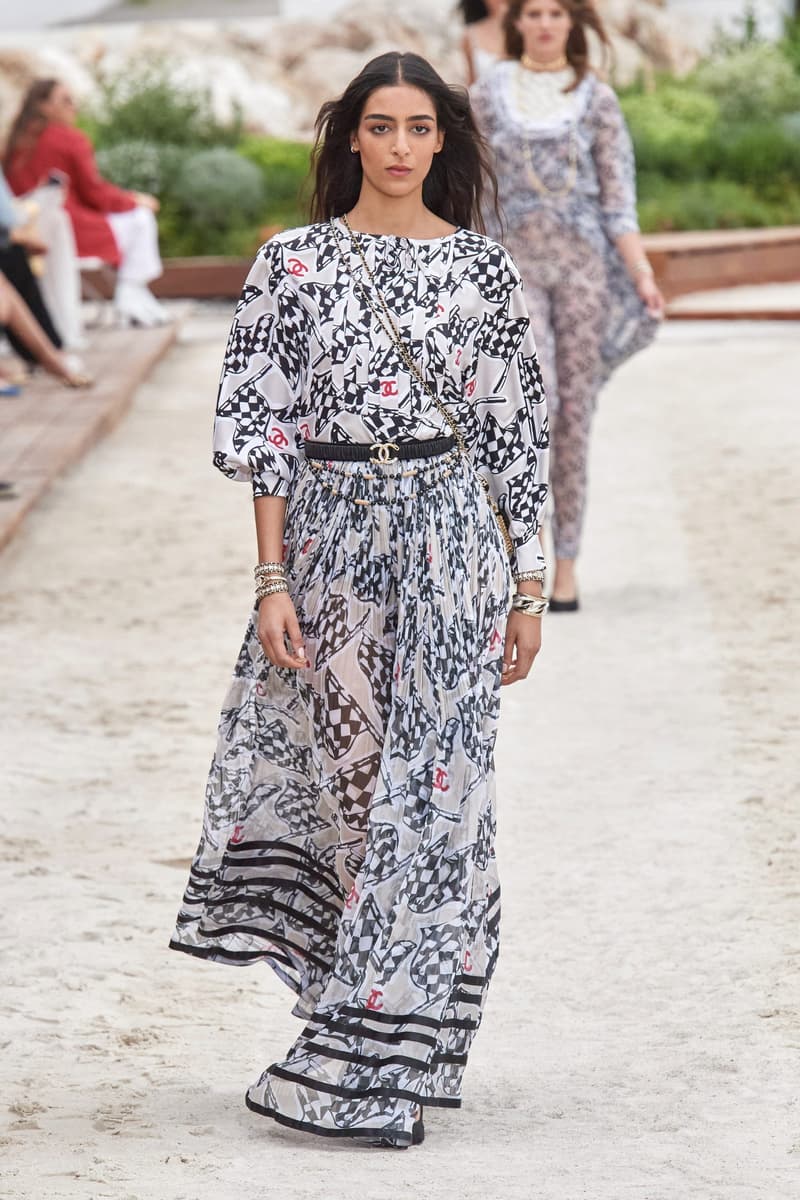 CHANEL 2023 Cruise Runway Fashion Show