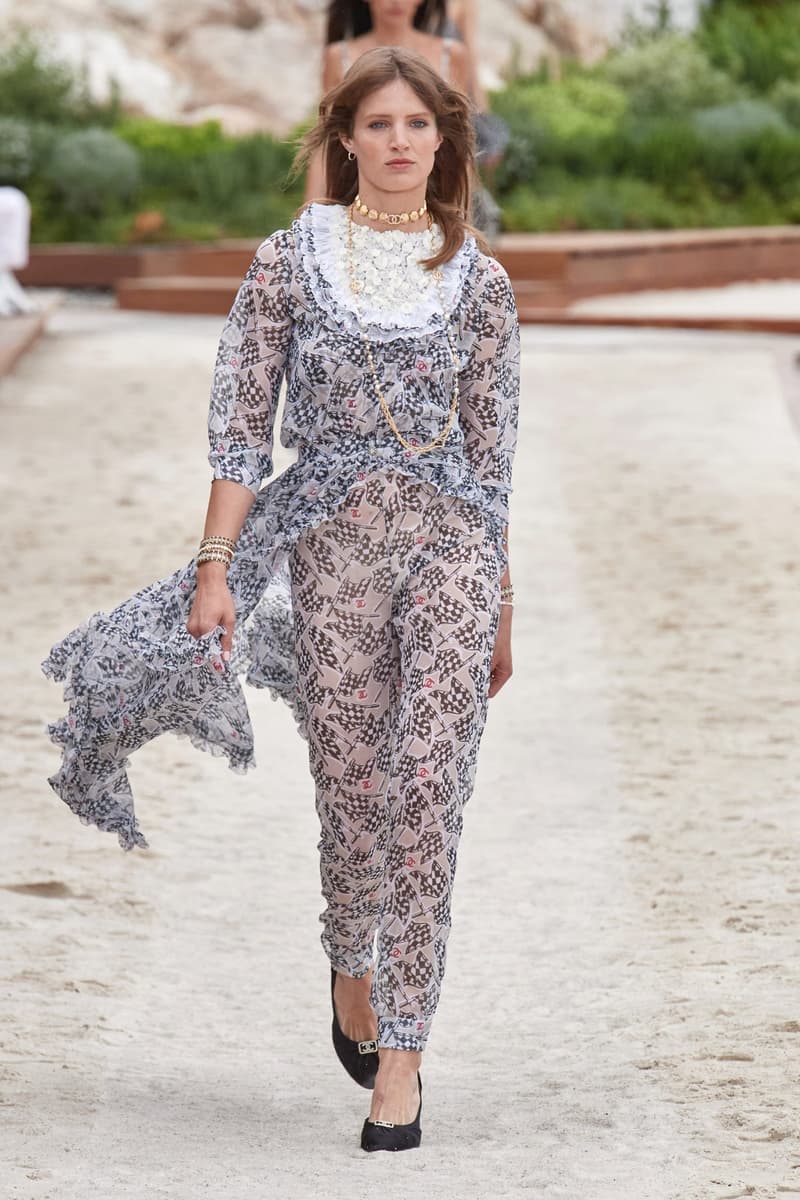 CHANEL 2023 Cruise Runway Fashion Show