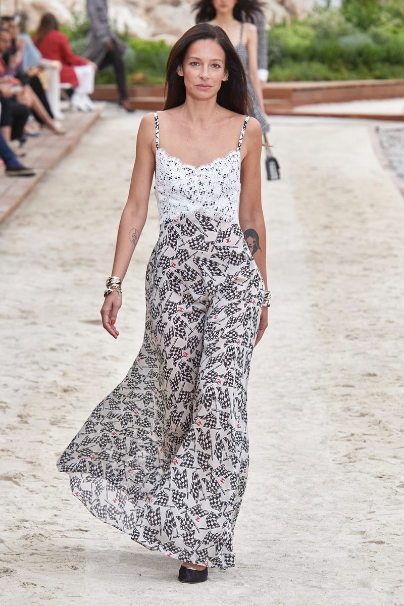 CHANEL 2023 Cruise Runway Fashion Show