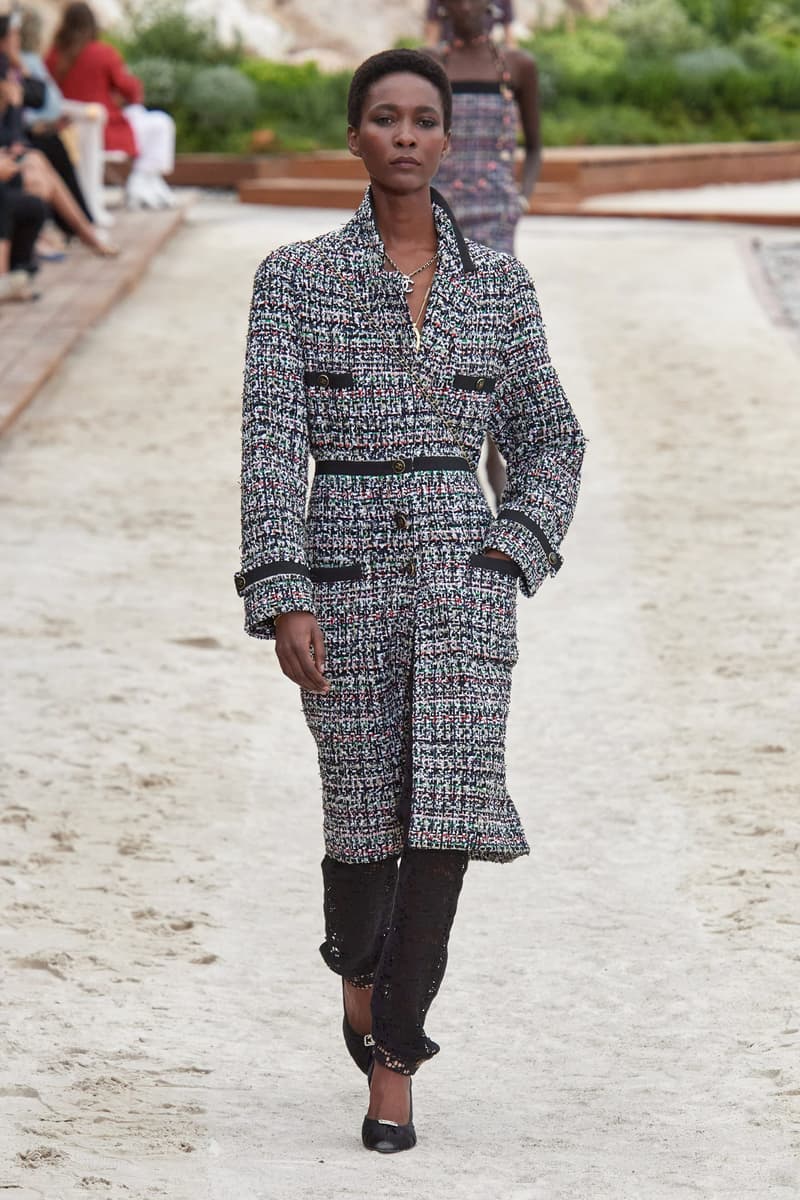 CHANEL 2023 Cruise Runway Fashion Show