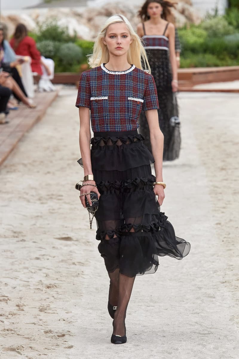 CHANEL 2023 Cruise Runway Fashion Show