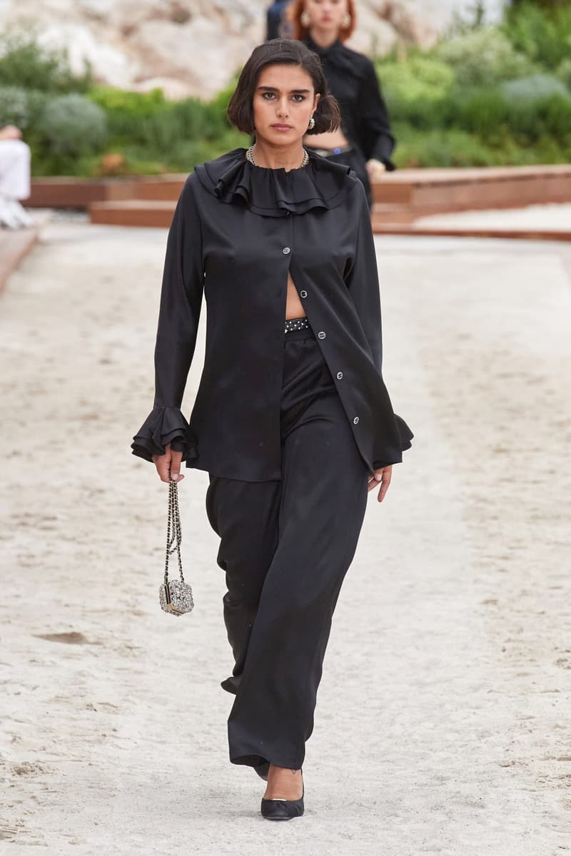 CHANEL 2023 Cruise Runway Fashion Show