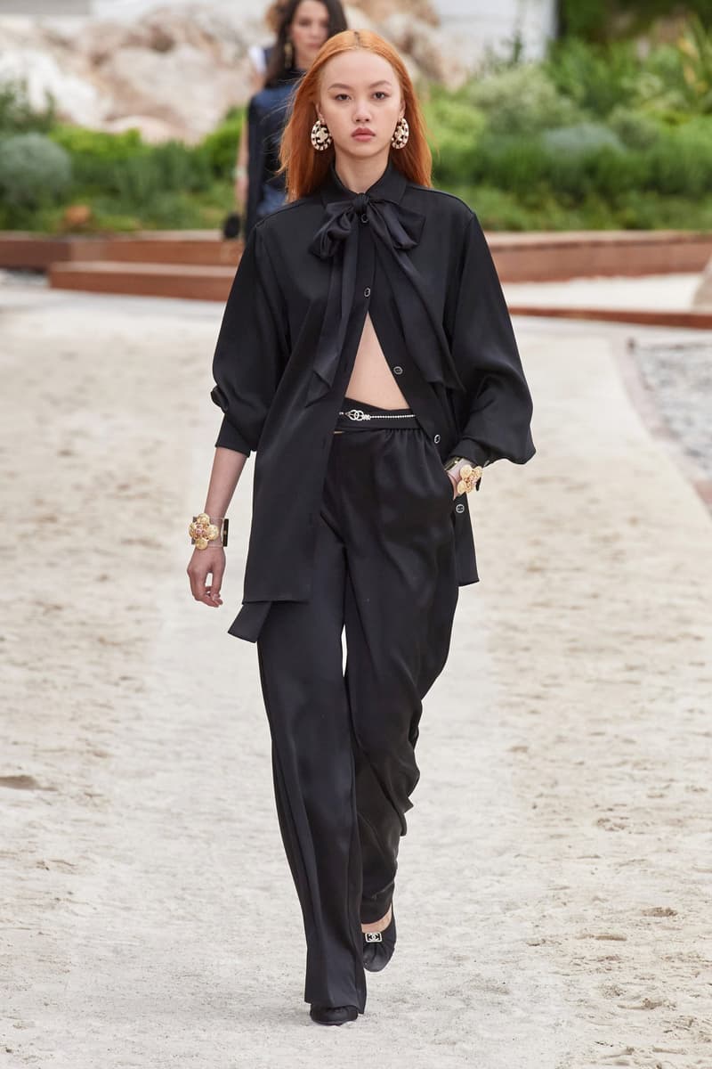CHANEL 2023 Cruise Runway Fashion Show