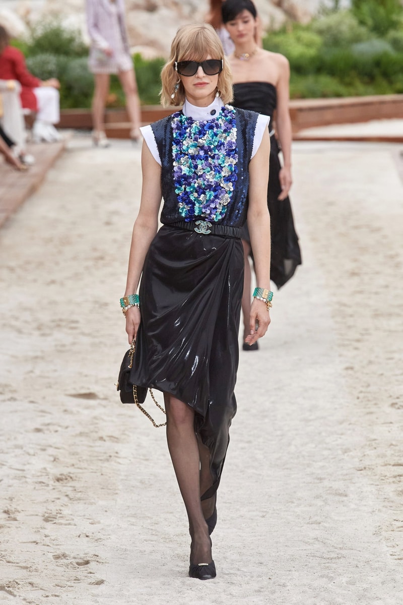 CHANEL 2023 Cruise Runway Fashion Show