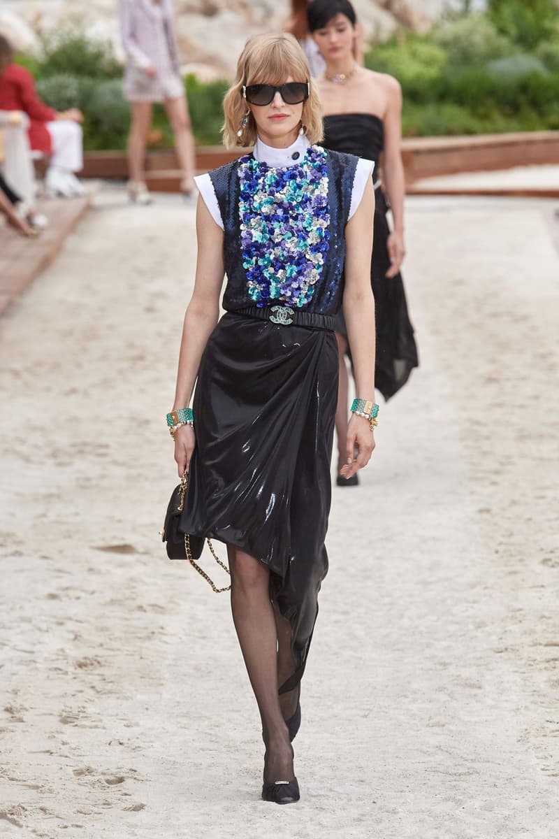 CHANEL 2023 Cruise Runway Fashion Show