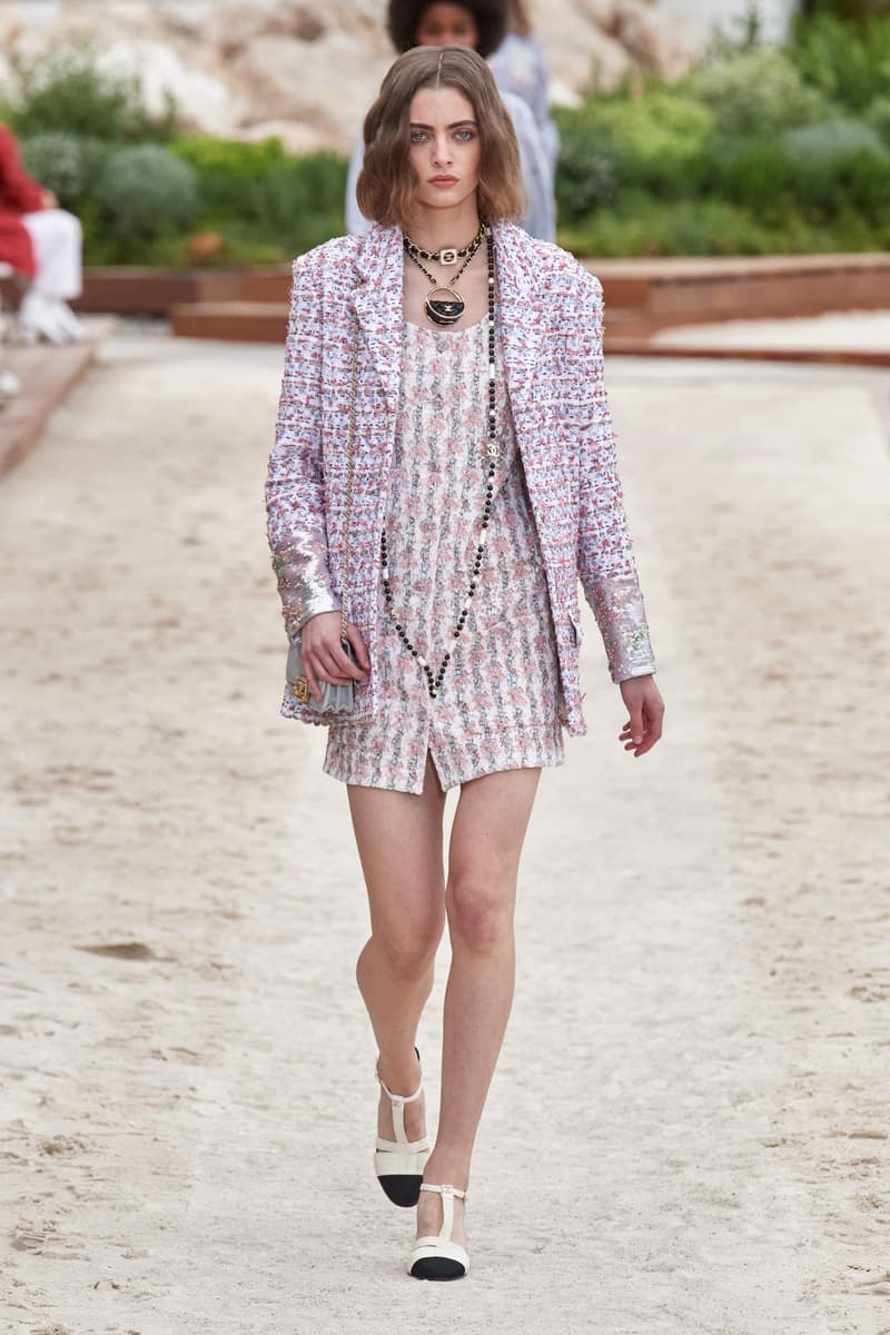 CHANEL 2023 Cruise Runway Fashion Show