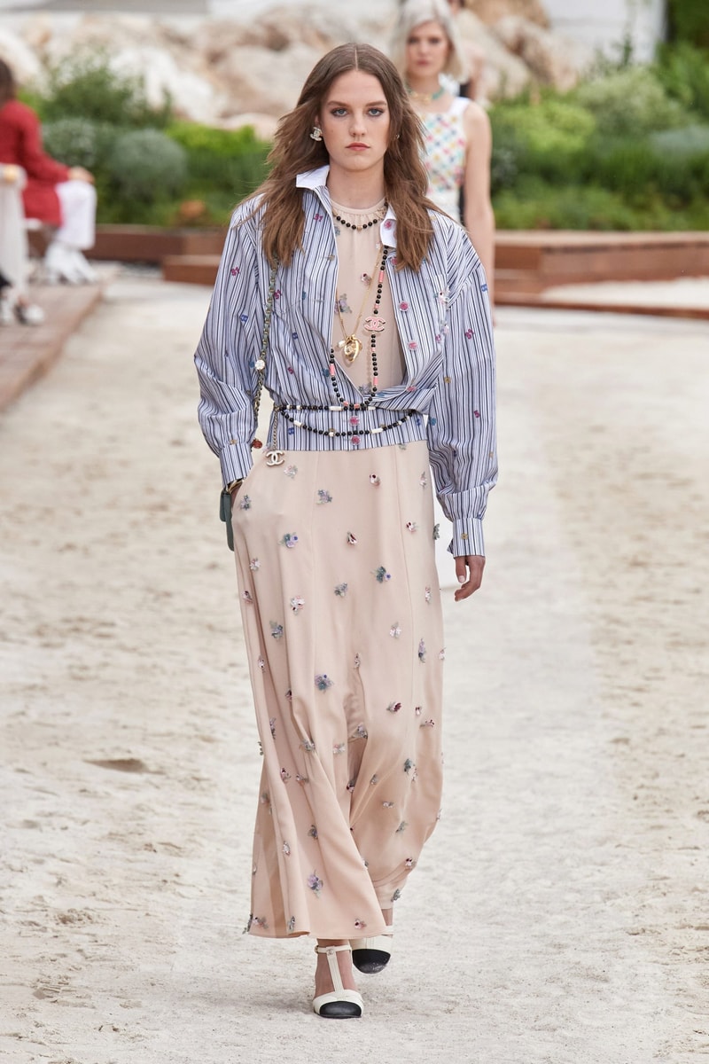 CHANEL 2023 Cruise Runway Fashion Show