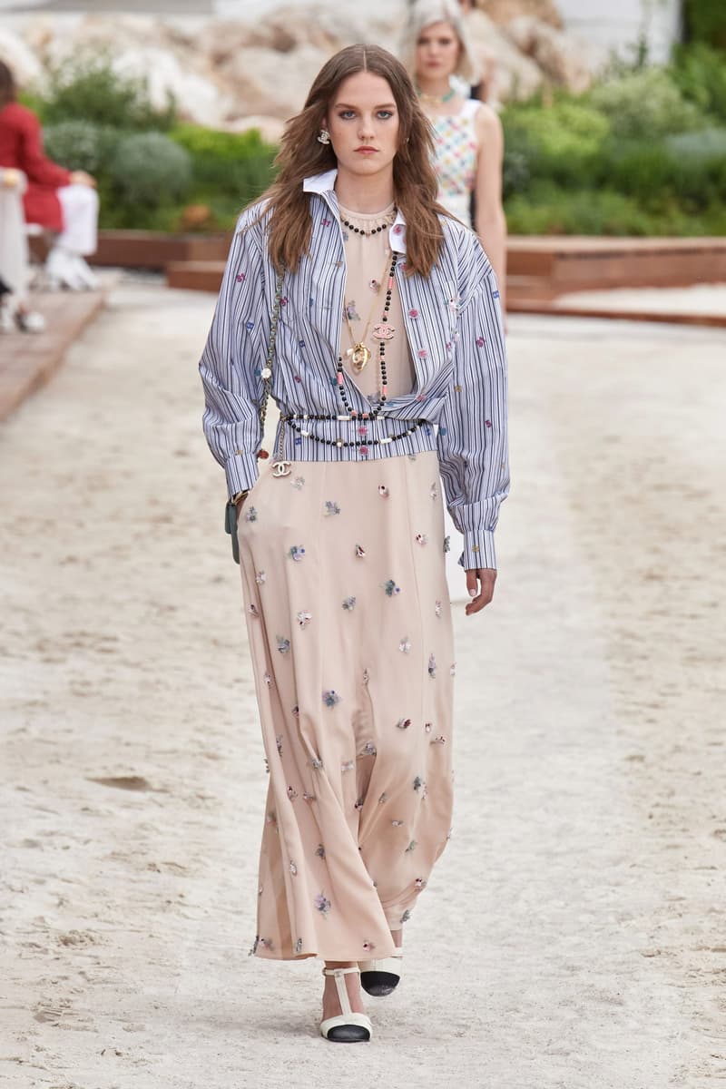 CHANEL 2023 Cruise Runway Fashion Show