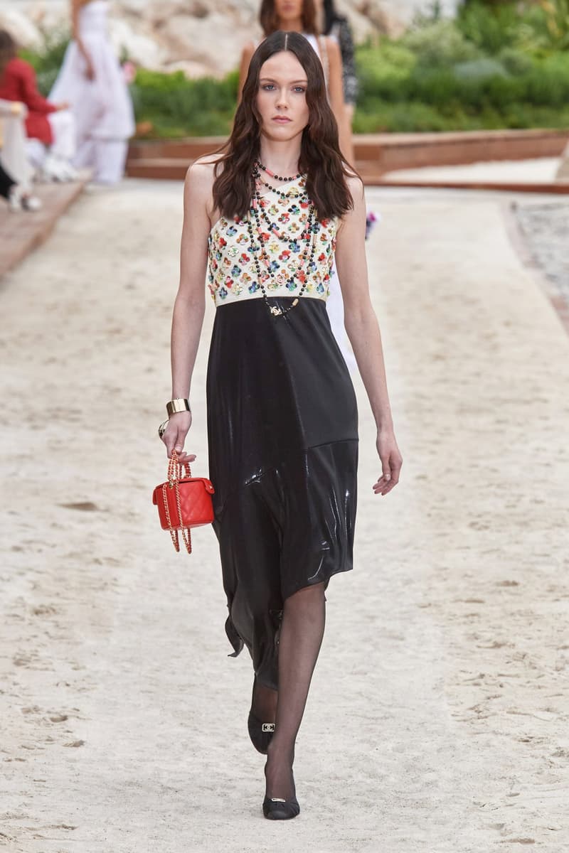 CHANEL 2023 Cruise Runway Fashion Show