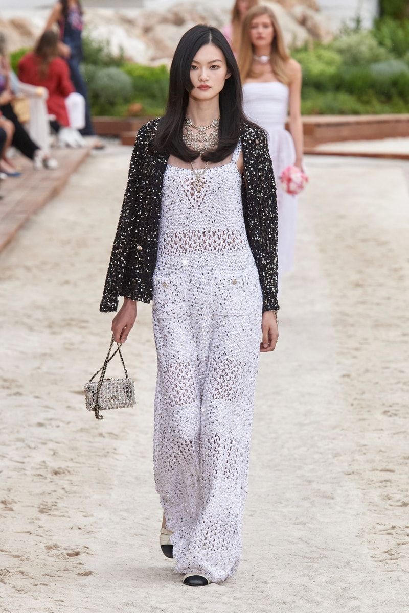 CHANEL 2023 Cruise Runway Fashion Show