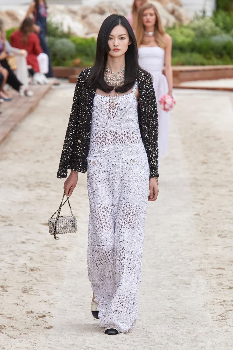 CHANEL 2023 Cruise Runway Fashion Show