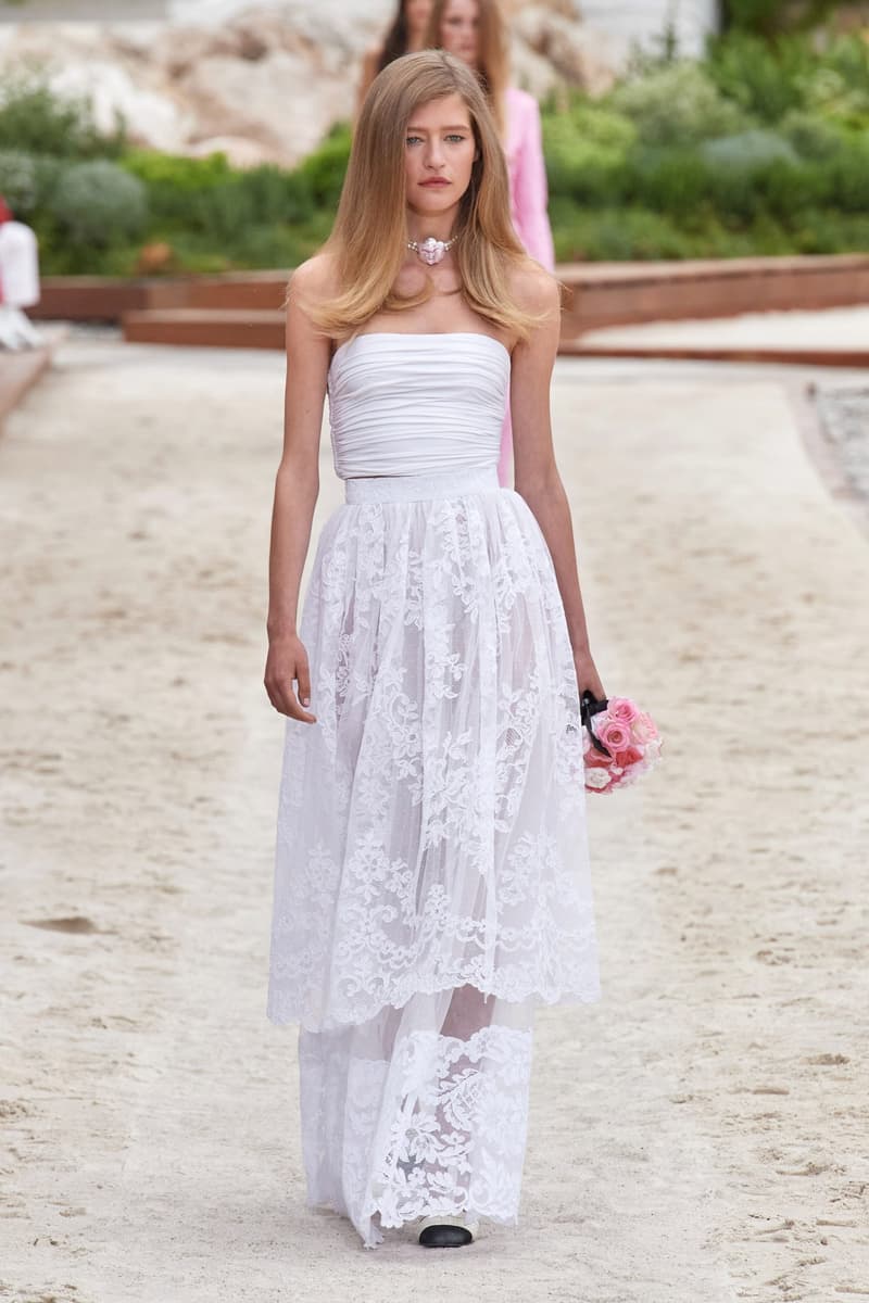 CHANEL 2023 Cruise Runway Fashion Show