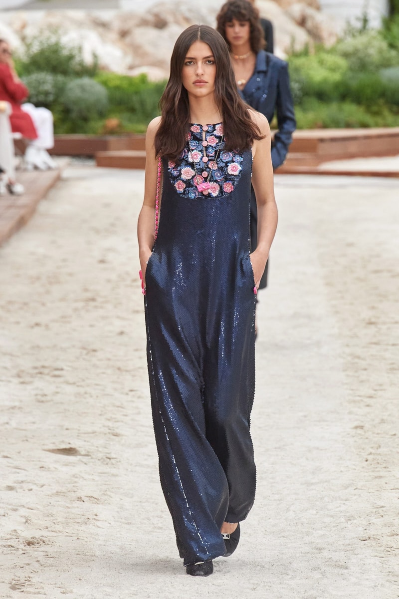 CHANEL 2023 Cruise Runway Fashion Show