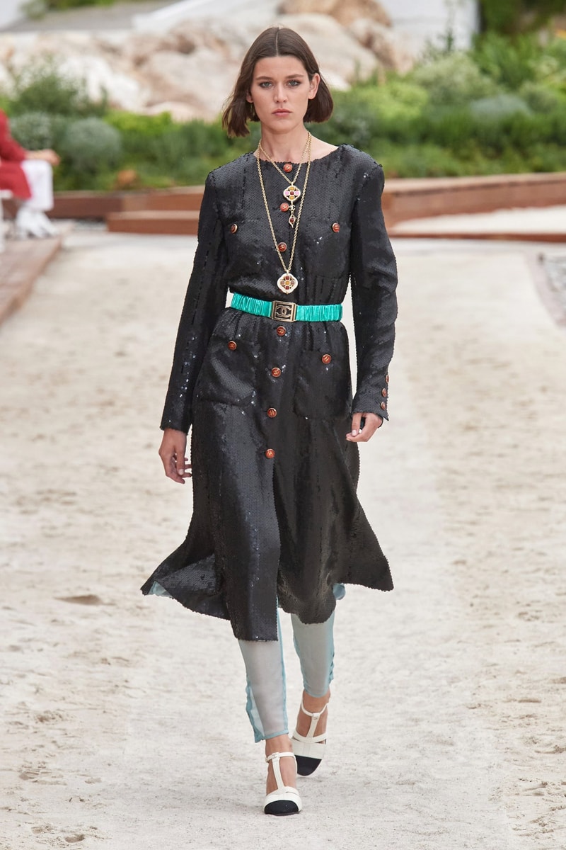 CHANEL 2023 Cruise Runway Fashion Show