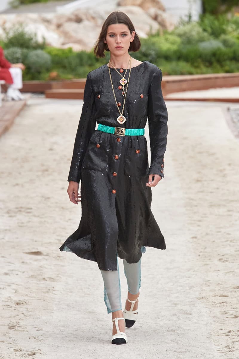 CHANEL 2023 Cruise Runway Fashion Show