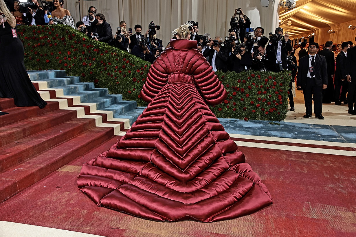 Met Gala 2022 Gigi Hadid Bella Hadid Red Carpet Look