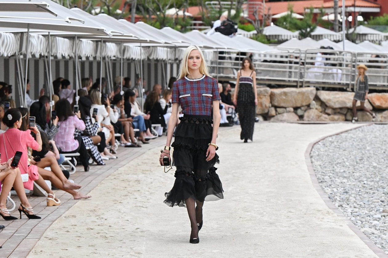 CHANEL 2023 Cruise Runway Fashion Show