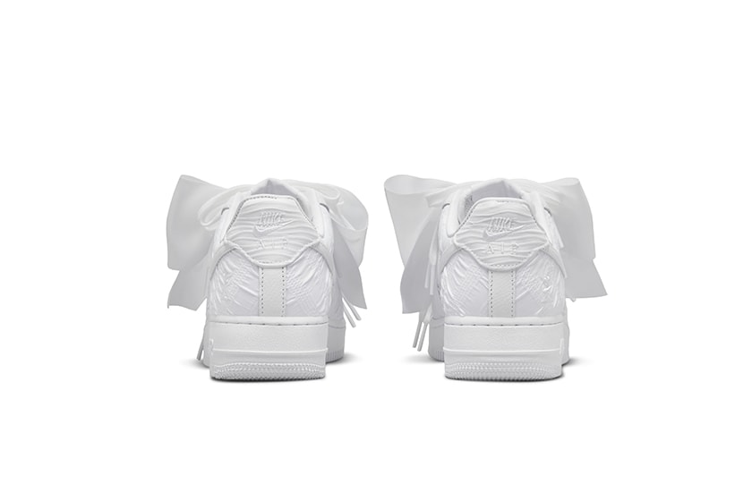 Nike Air Force 1 07 LX Bow white sneakers　