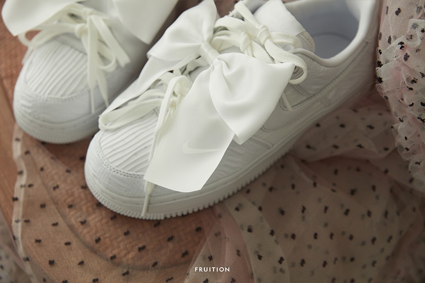 Nike Air Force 1 07 LX Bow white sneakers　