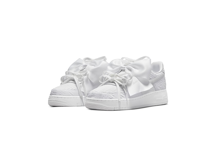 Nike Air Force 1 07 LX Bow white sneakers　