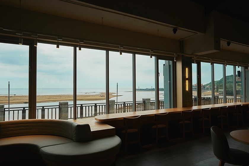 Starbucks Taiwan Taipei Fulong Beach Shuang River New Open