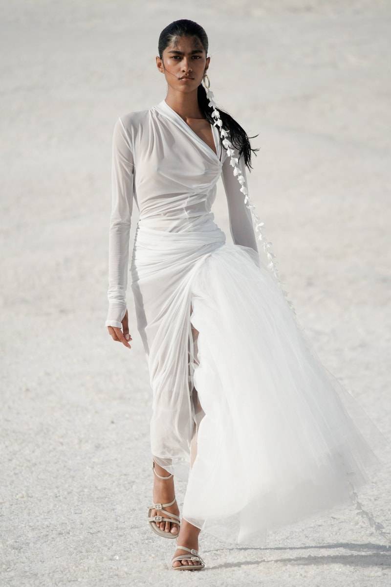Jacquemus 2022 Fall runway Nike