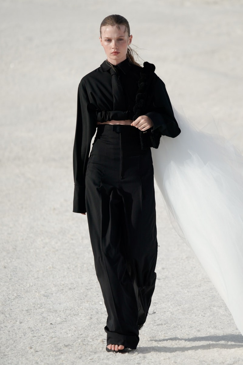 Jacquemus 2022 Fall runway Nike
