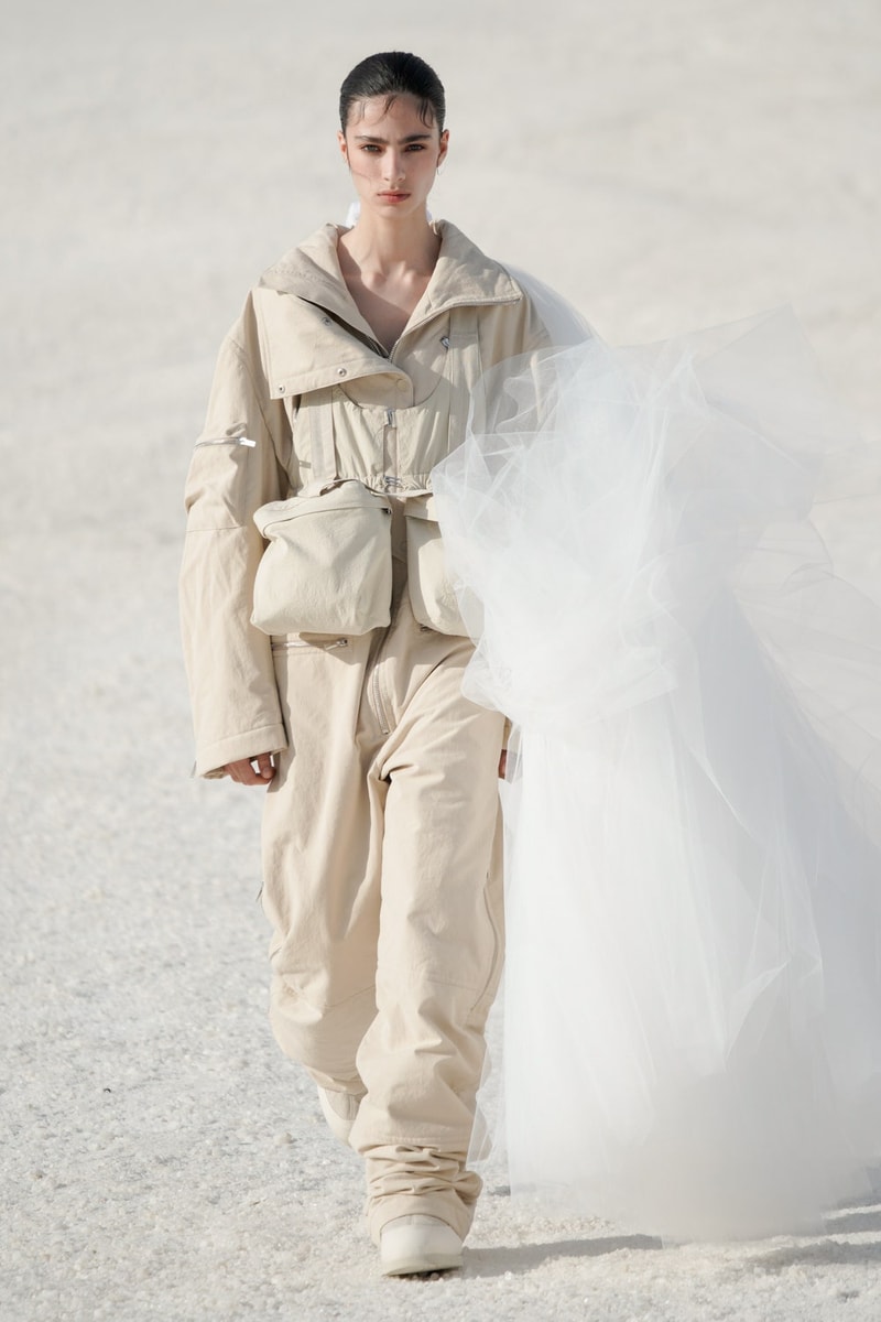 Jacquemus 2022 Fall runway Nike