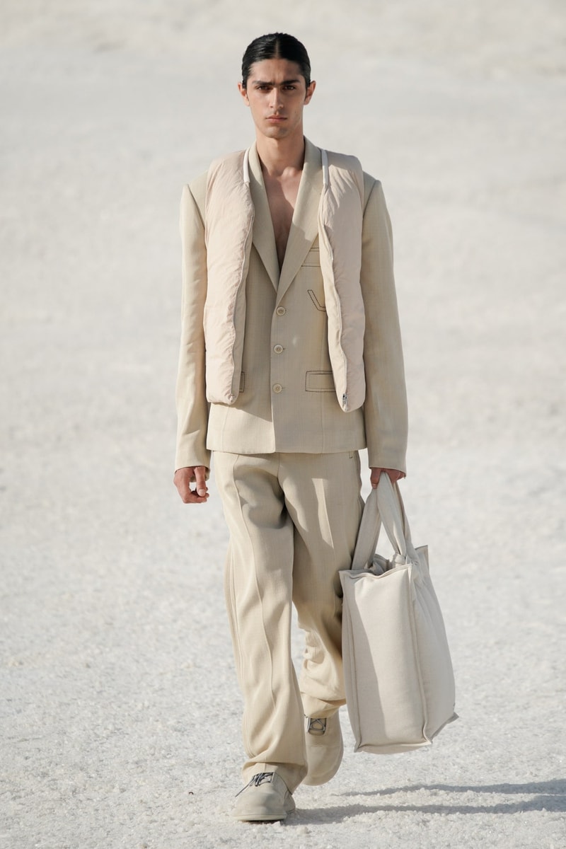 Jacquemus 2022 Fall runway Nike