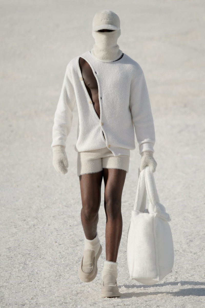 Jacquemus 2022 Fall runway Nike
