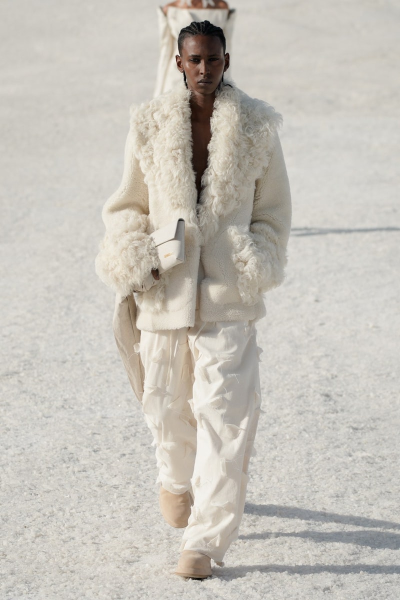 Jacquemus 2022 Fall runway Nike
