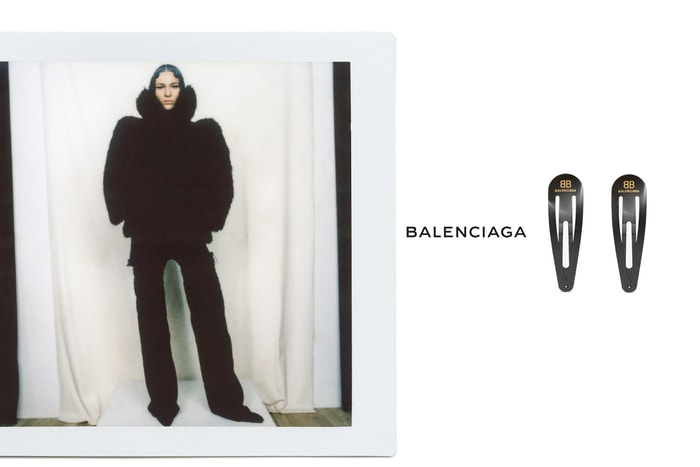 Balenciaga 彈開式髮夾：被放大燈照到的尺寸，別起來超可愛！