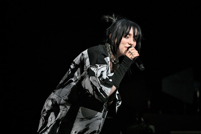Billie Eilish 發現粉絲喘不過氣,馬上暫停演唱會:「等你們沒事,我再唱」!
