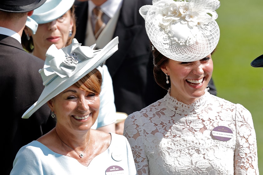 duchess-of-cambridge-and-carole-middleton-mother-to-daughter-outfits-04