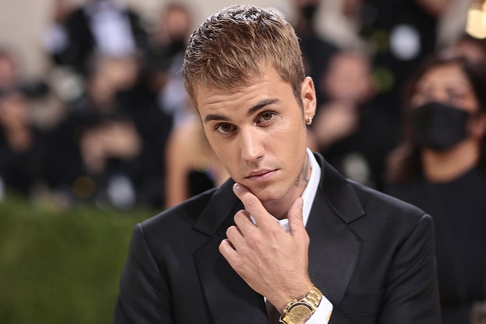 演唱會被迫中斷!Justin Bieber 患罕見疾病導致半邊面癱