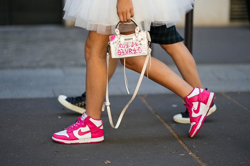 Haute Couture Fall Winter 22 23 Fashion week street Snap Style Outfit Idea