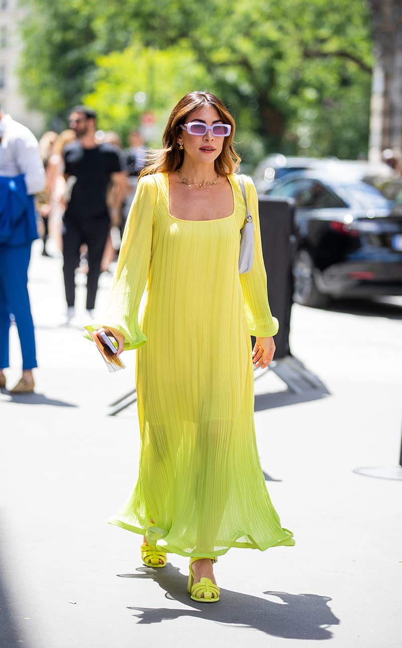 Haute Couture Fall Winter 22 23 Fashion week street Snap Style Outfit Idea