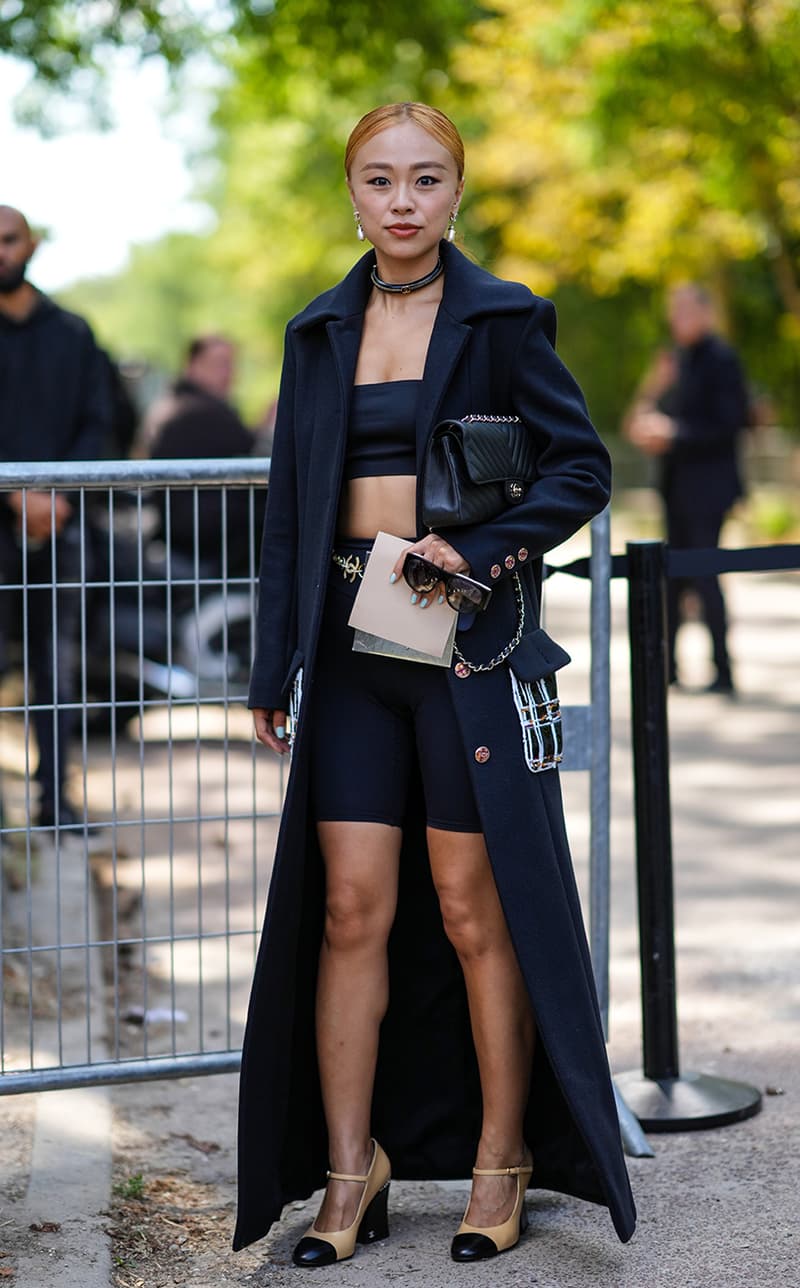 Haute Couture Fall Winter 22 23 Fashion week street Snap Style Outfit Idea