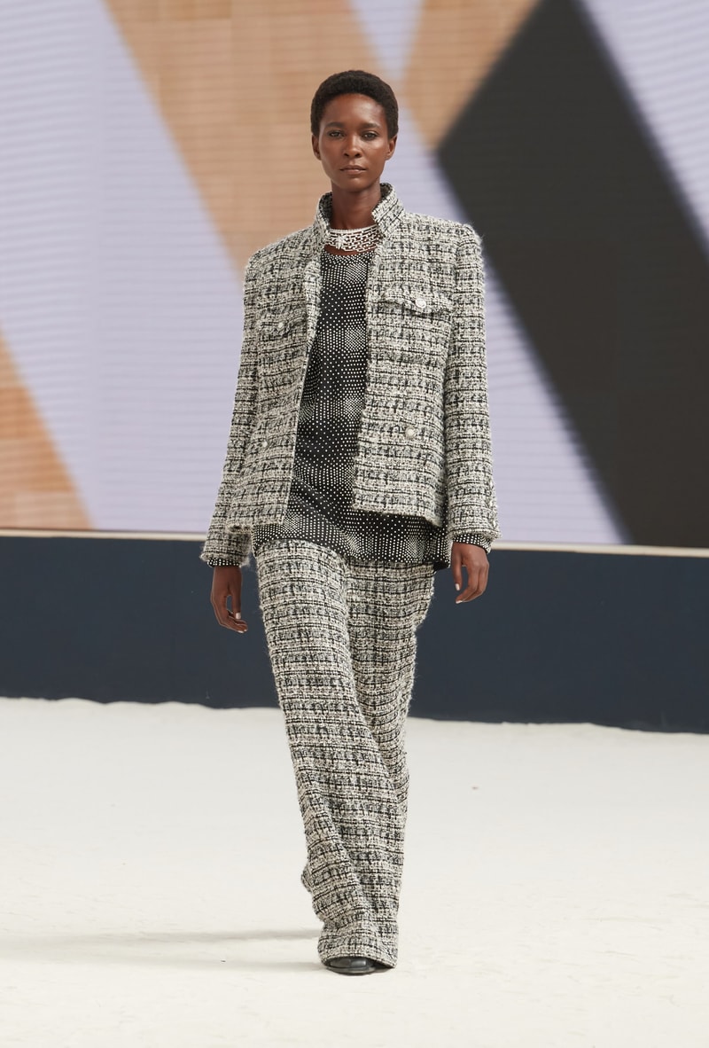 CHANEL 2022/23 fw haute couture show runway