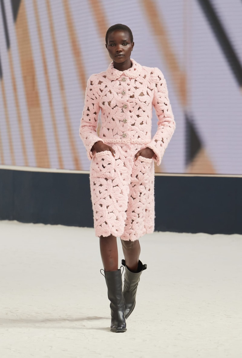 CHANEL 2022/23 fw haute couture show runway
