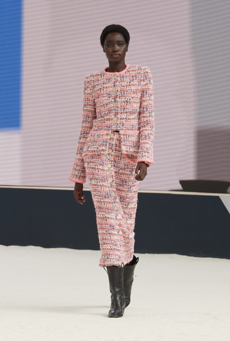 CHANEL 2022/23 fw haute couture show runway