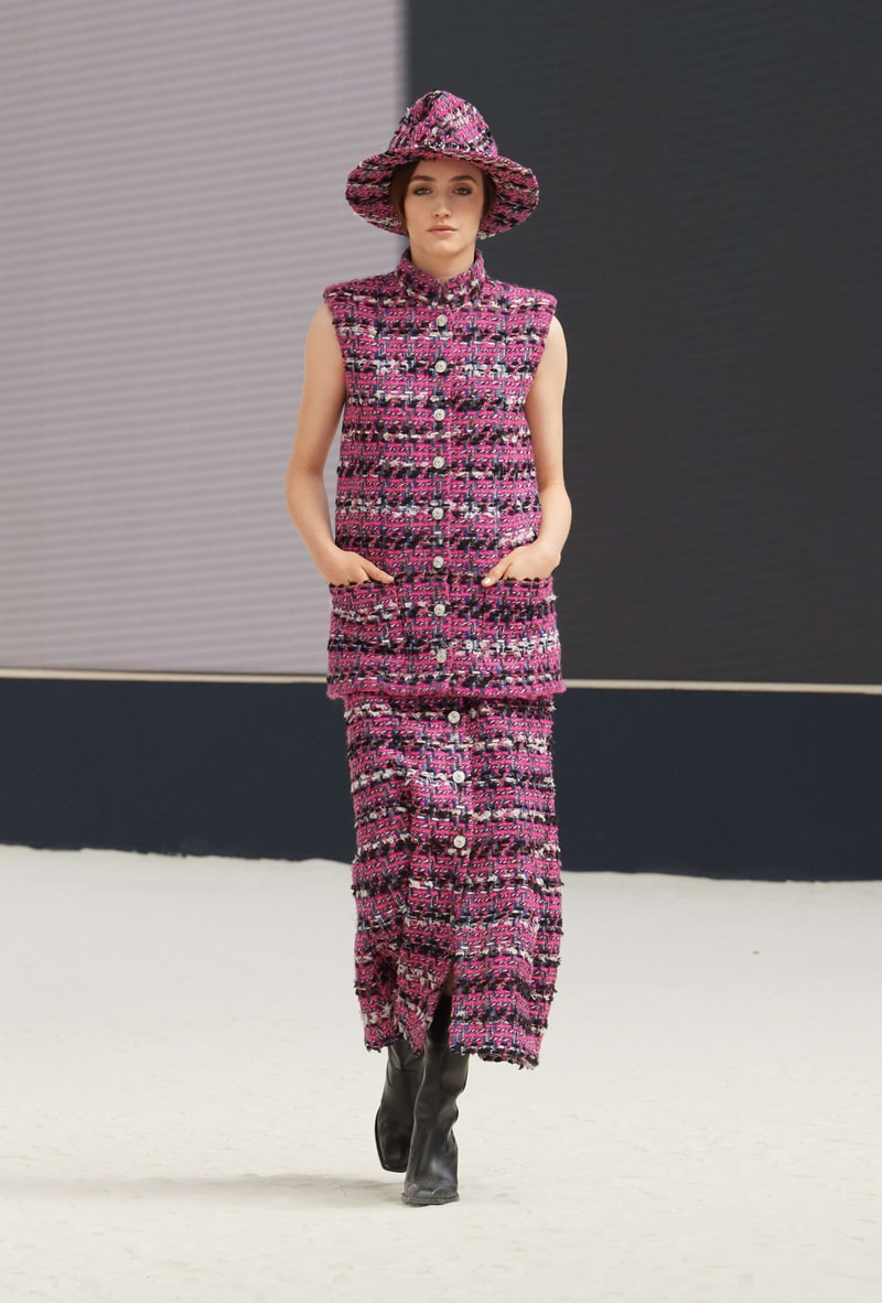 CHANEL 2022/23 fw haute couture show runway