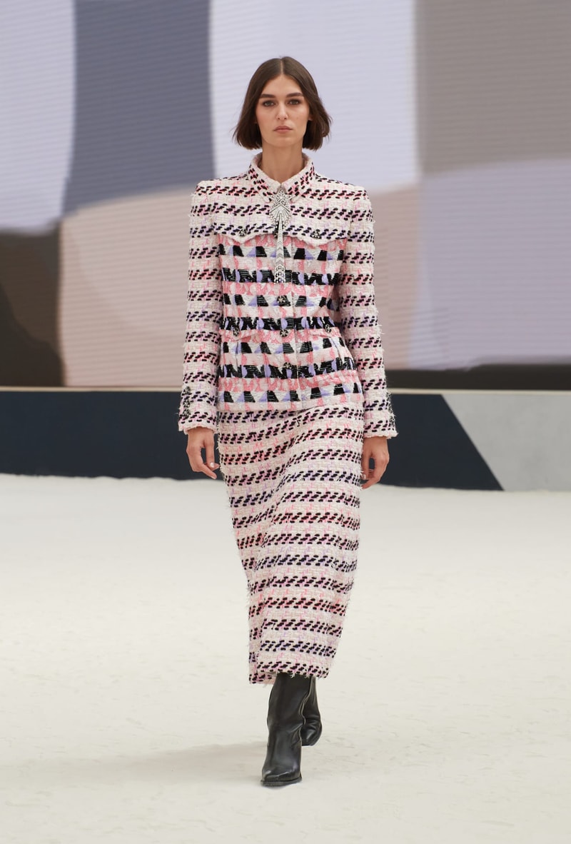 CHANEL 2022/23 fw haute couture show runway